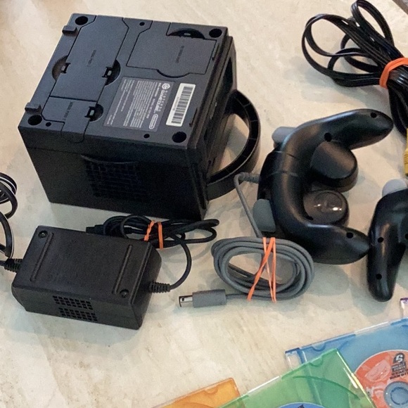 Nintendo GameCube Console & 4 Games Black Wireless Controller Ready To Play - Picture 13 of 16